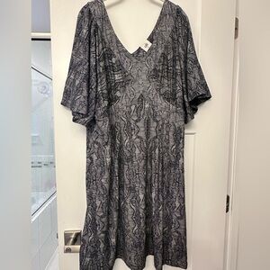 Black & White Patterned V-Neck Dress